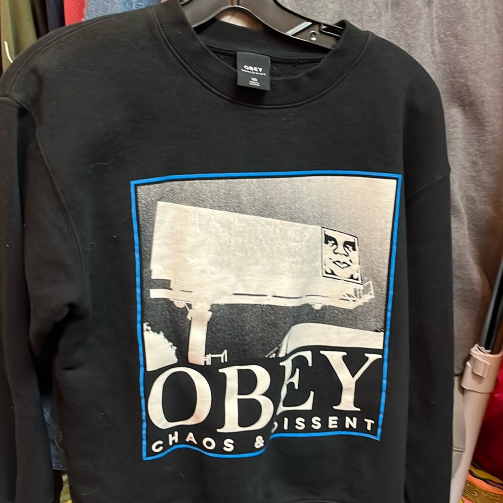 💜Obey sweatshirt size extra small